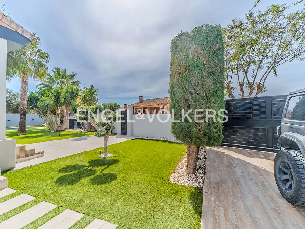 Vista exterior de Casa o chalet en venta en Mutxamel con Aire acondicionado, Calefacción y Jardín privado