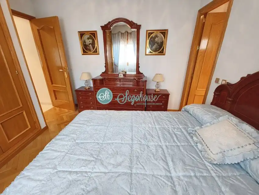 Habitación de Piso en venta en Segovia con Calefacción, Trastero y Balcón