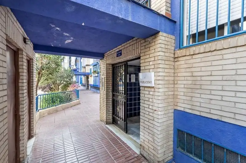 Vista exterior de Piso en venta en Granada con Calefacción