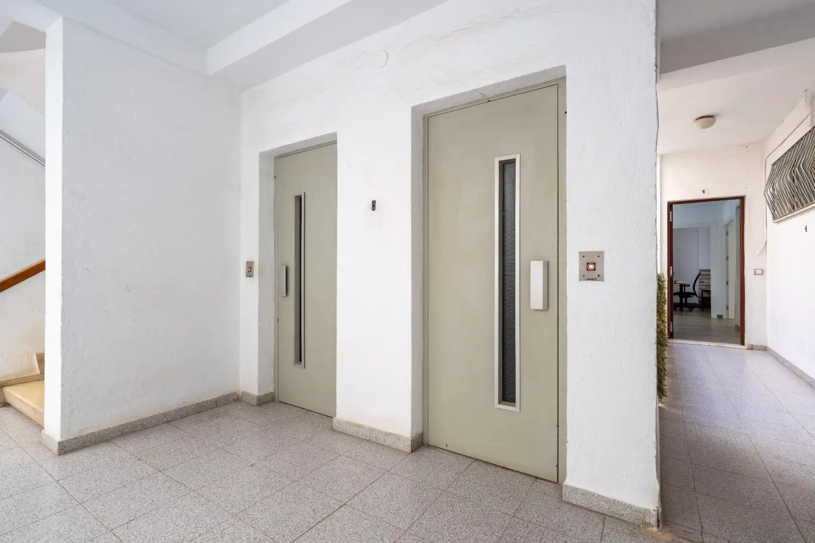 Piso de alquiler en Almería con Aire acondicionado, Terraza y Amueblado