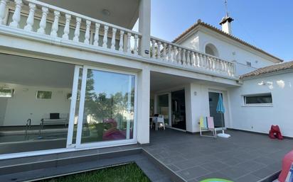 Vista exterior de Casa o xalet en venda en Sagunto / Sagunt amb Aire condicionat, Terrassa i Piscina