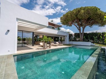 Villa con balcone in vendita a Centro