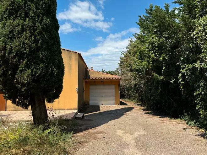 Vista exterior de Casa o xalet en venda en Palau de Santa Eulàlia amb Jardí privat