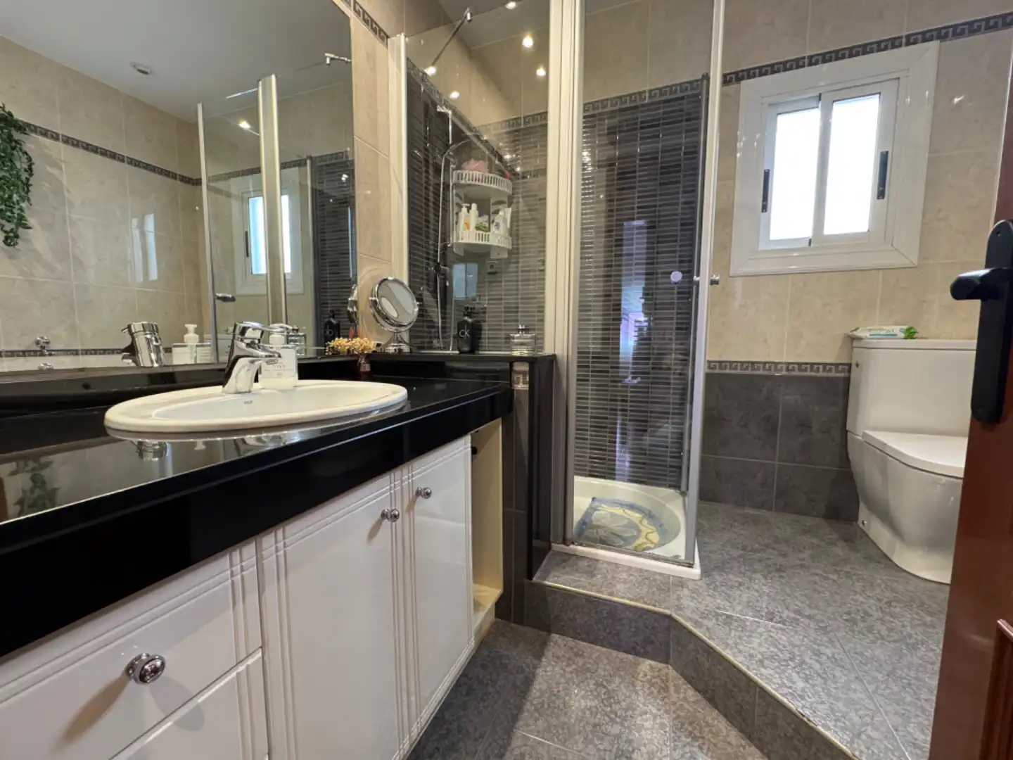 Baño de Piso en venta en Sant Boi de Llobregat con Aire acondicionado, Terraza y Trastero