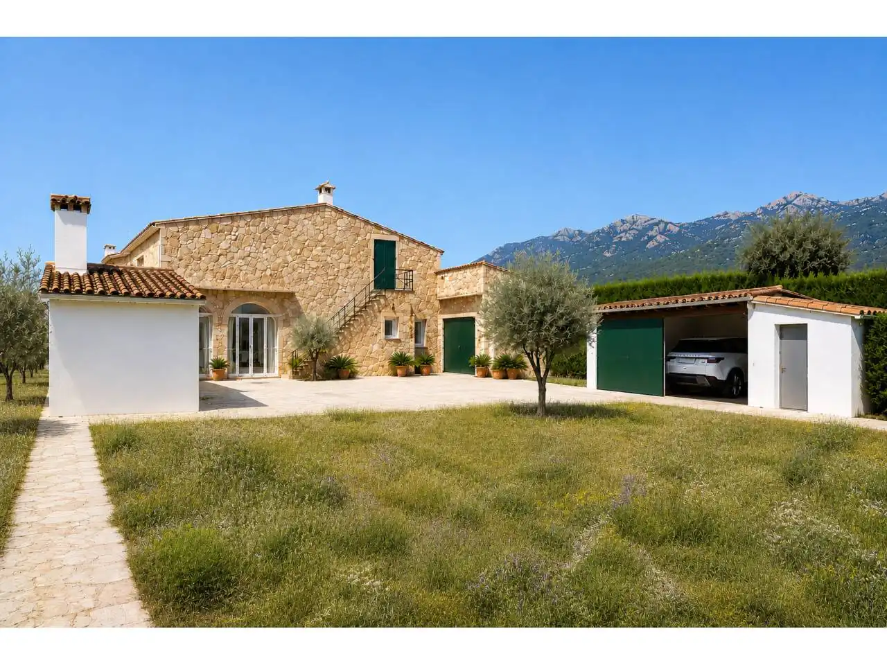 Vista exterior de Finca rústica en venda en Selva amb Jardí privat, Terrassa i Moblat