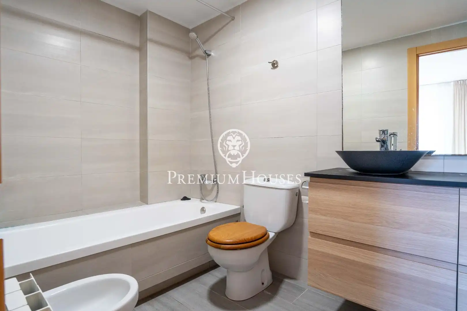 Bathroom of Ground floor for sale in Castelldefels  with Heating, Terrace and Storage room