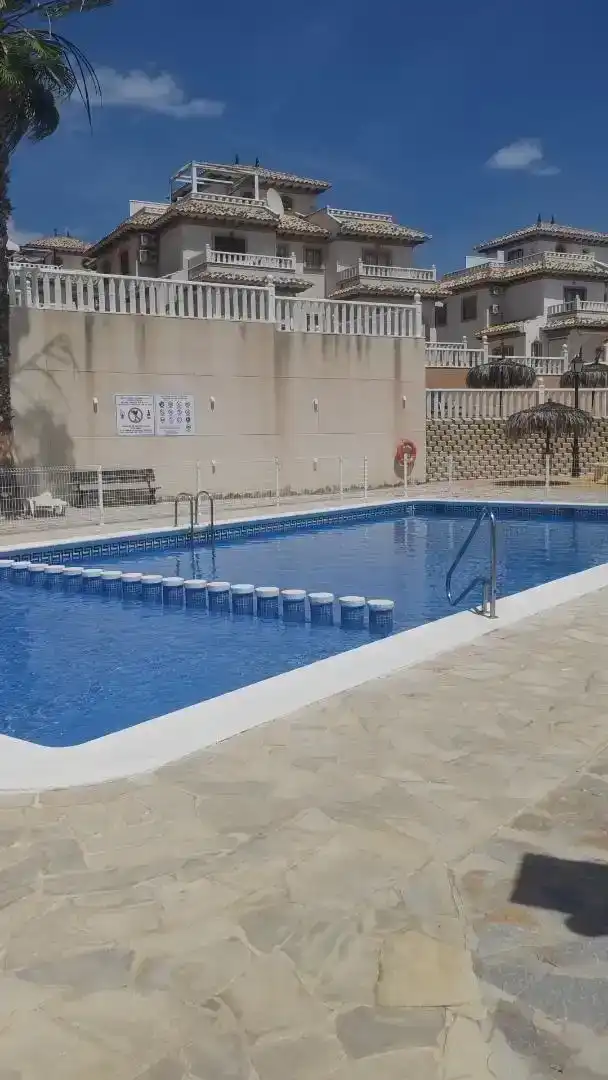 Piscina de Apartament en venda en Orihuela amb Aire condicionat, Piscina i Balcó
