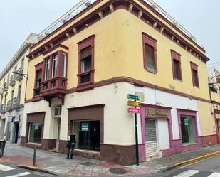 Vista exterior de Àtic en venda en Dos Hermanas amb Aire condicionat, Terrassa i Traster