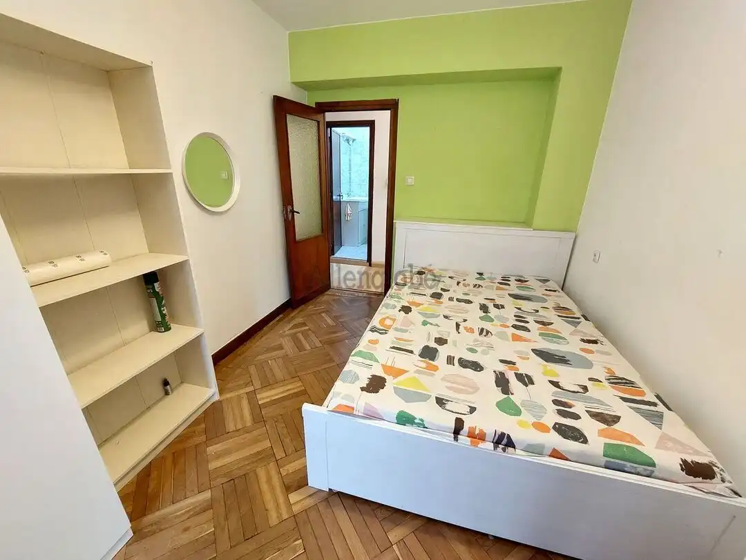 Habitación de Piso de alquiler en Oviedo  con Calefacción y Balcón