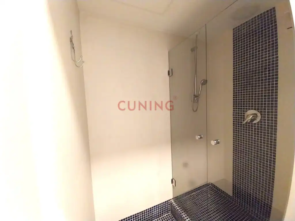 Baño de Local en venta en Cáceres