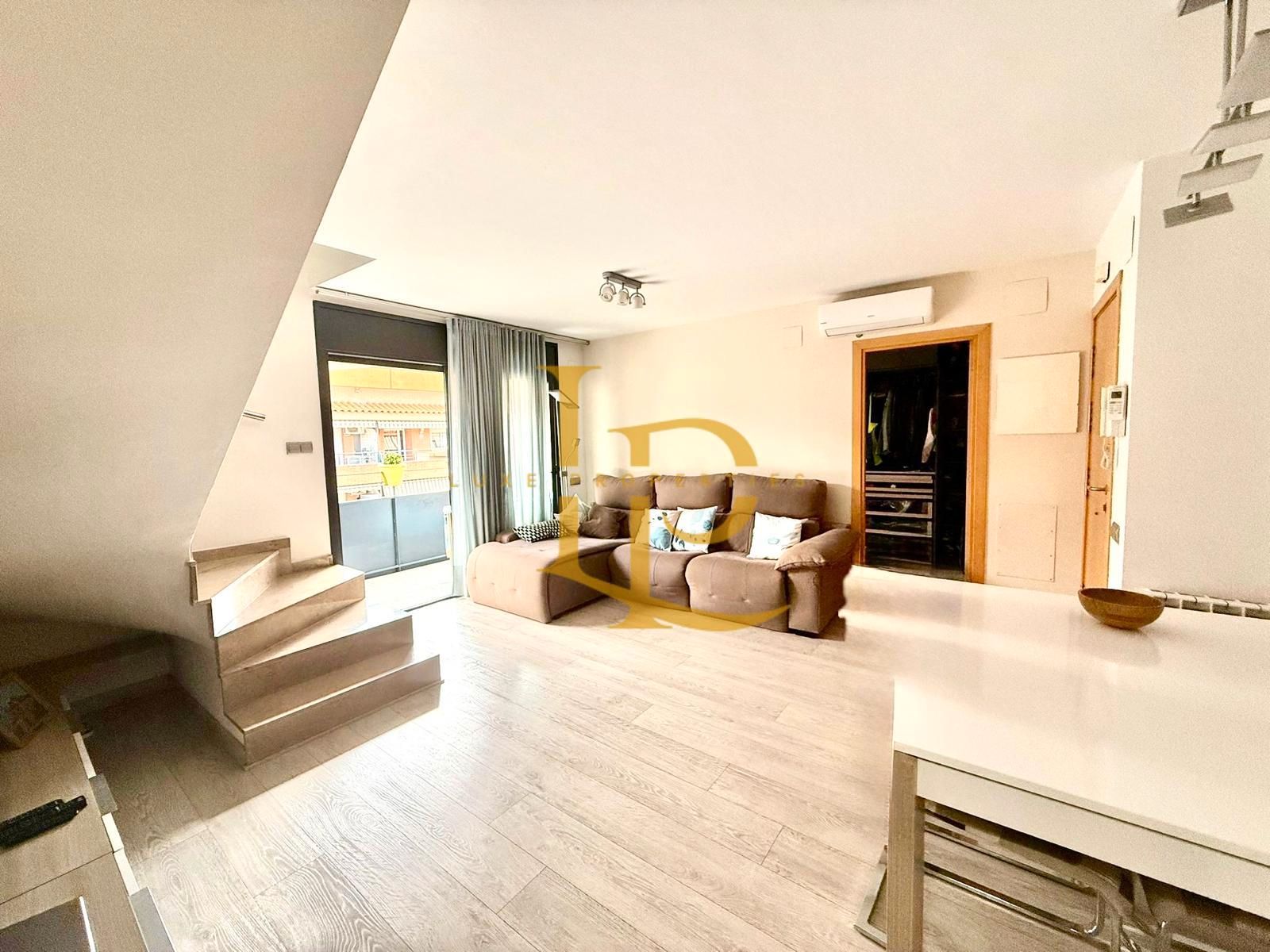 Living room of Duplex for sale in Rubí  with Air Conditioner, Heating and Parquet flooring