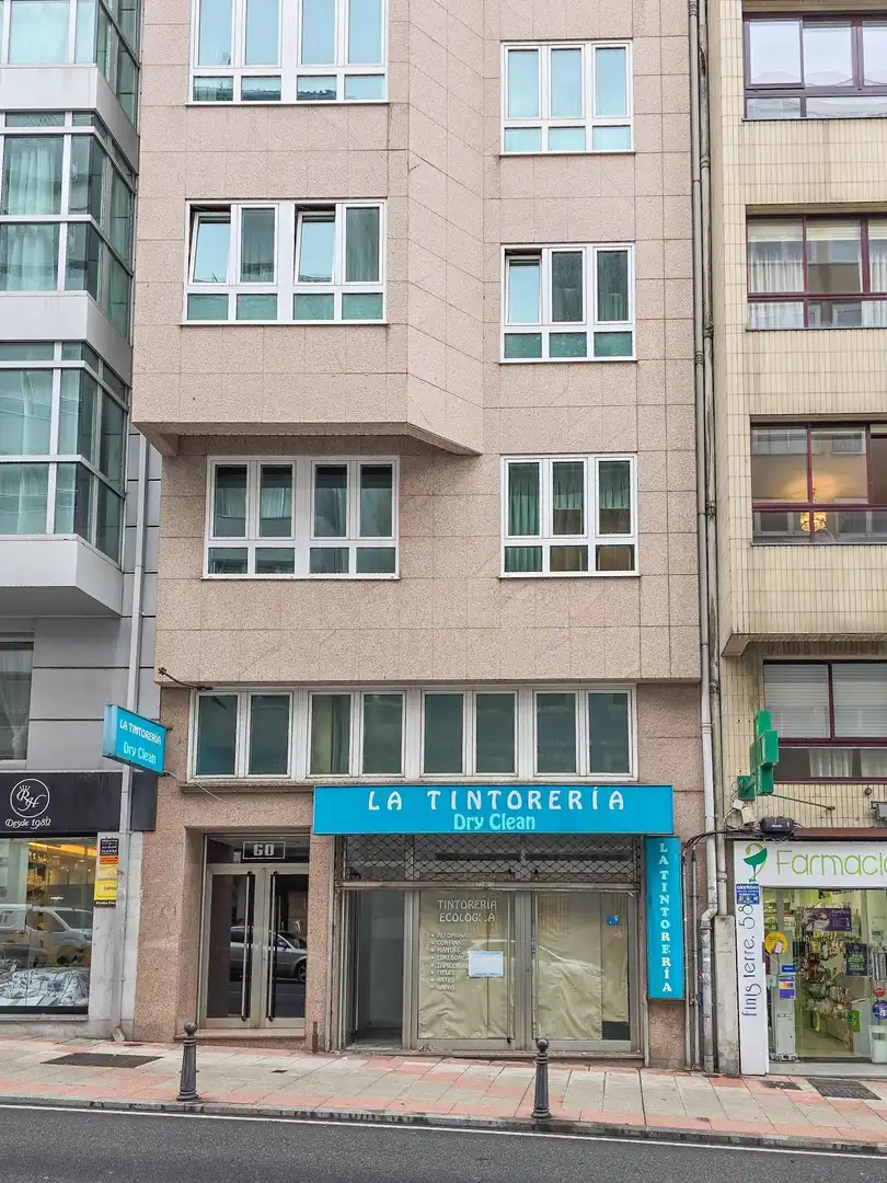 Vista exterior de Local en venta en A Coruña Capital 