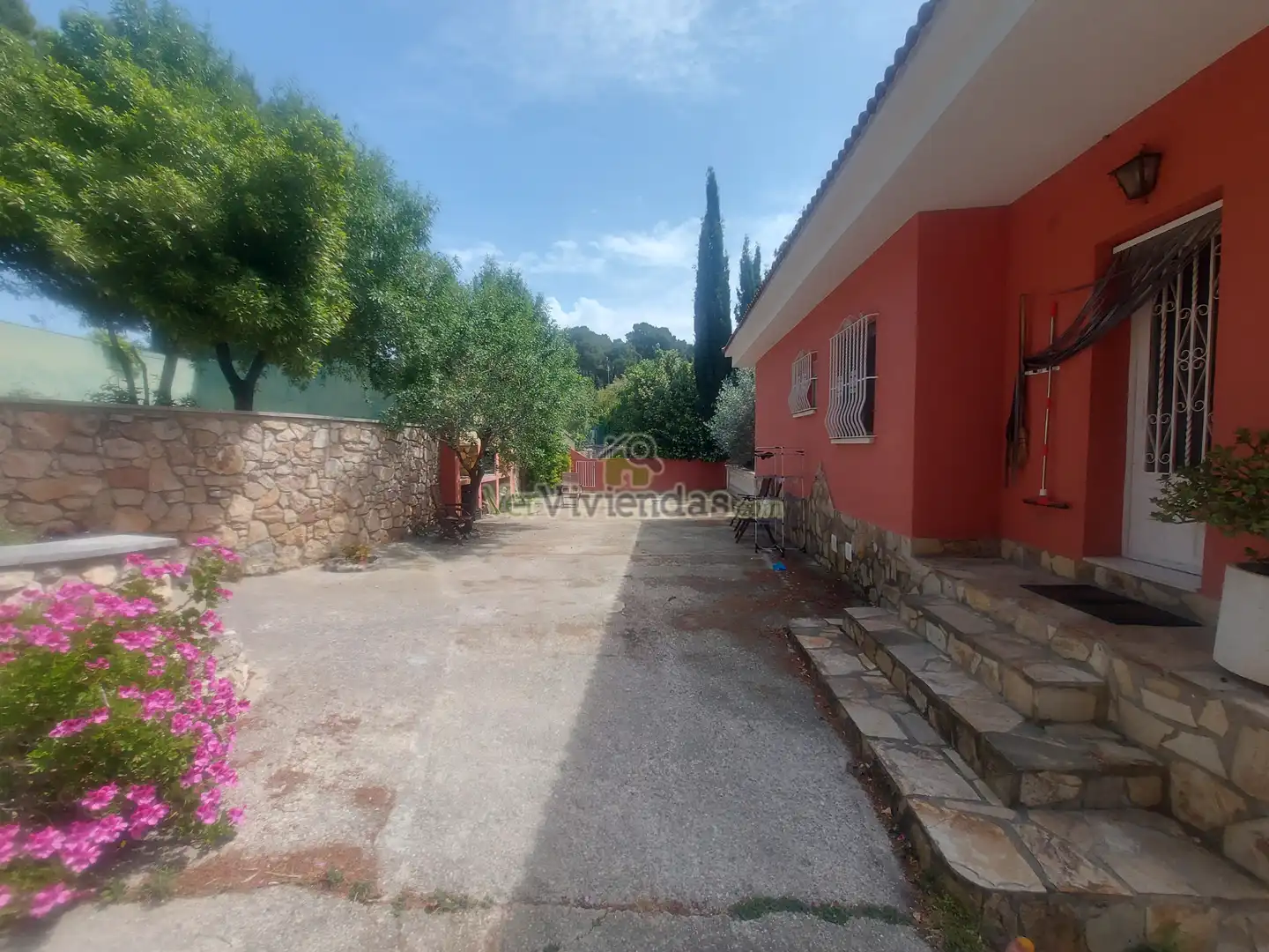 Vista exterior de Casa o xalet en venda en Vallirana amb Calefacció, Jardí privat i Terrassa