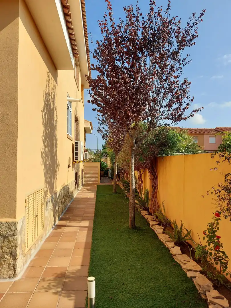 Exterior view of Houses for sale in La Pobla de Vallbona  with Air Conditioner, Heating and Private garden
