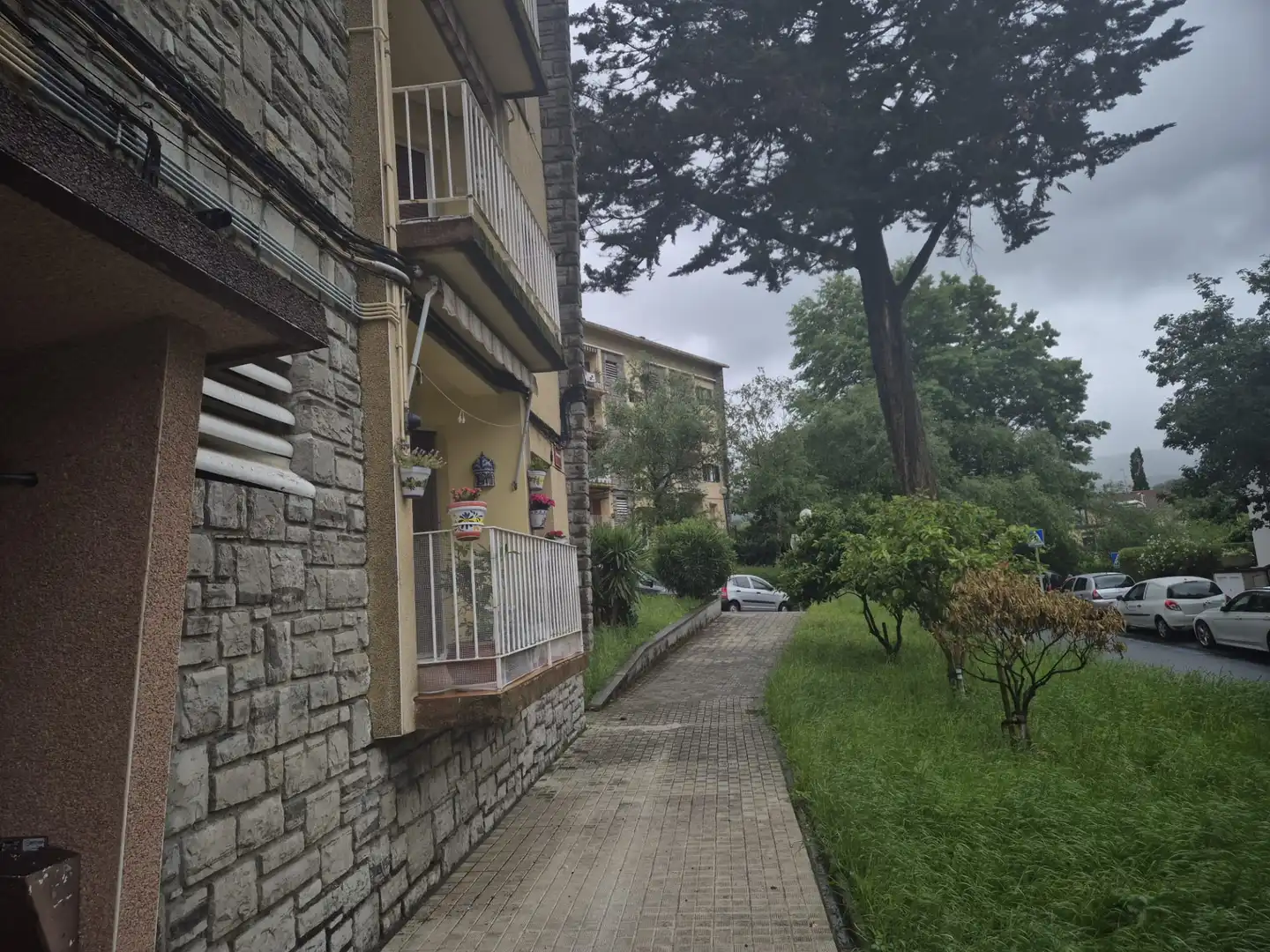 Vista exterior de Piso en venta en Irun  con Balcón