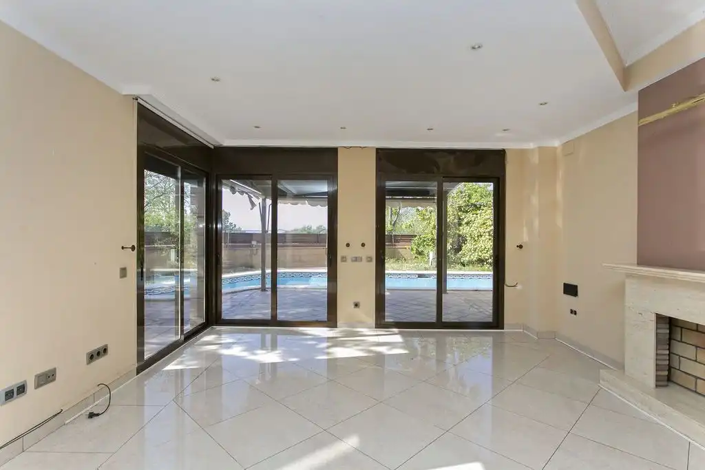 Piscina de Casa o xalet en venda en Vilanova i la Geltrú