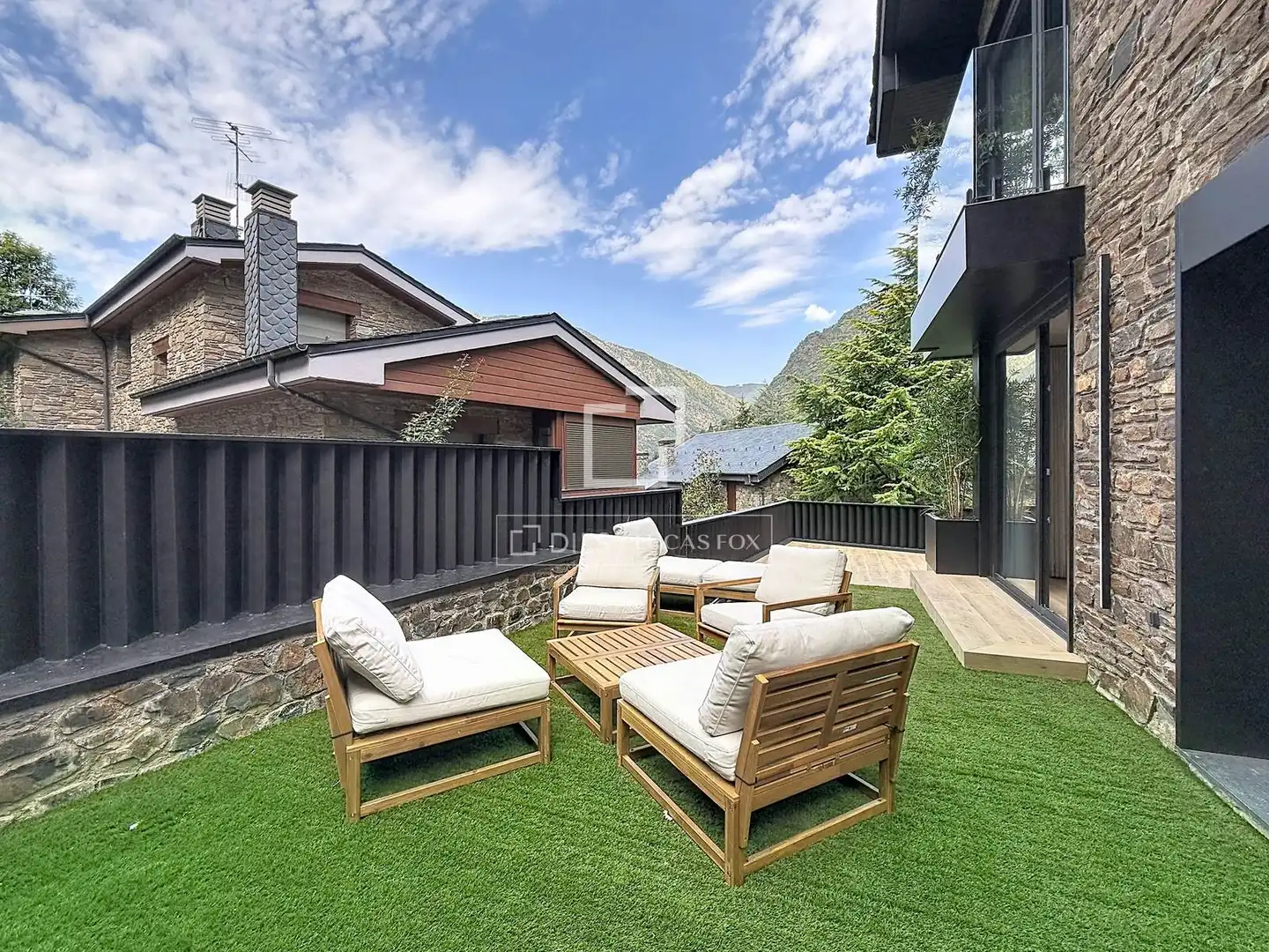 Terrassa de Casa o xalet en venda en Madrid amb Calefacció, Jardí privat i Parquet