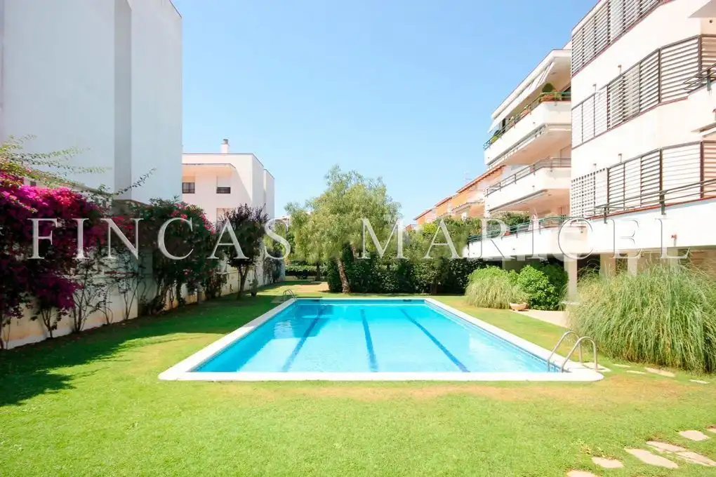 Piscina de Ático de alquiler en Sitges con Aire acondicionado, Calefacción y Terraza