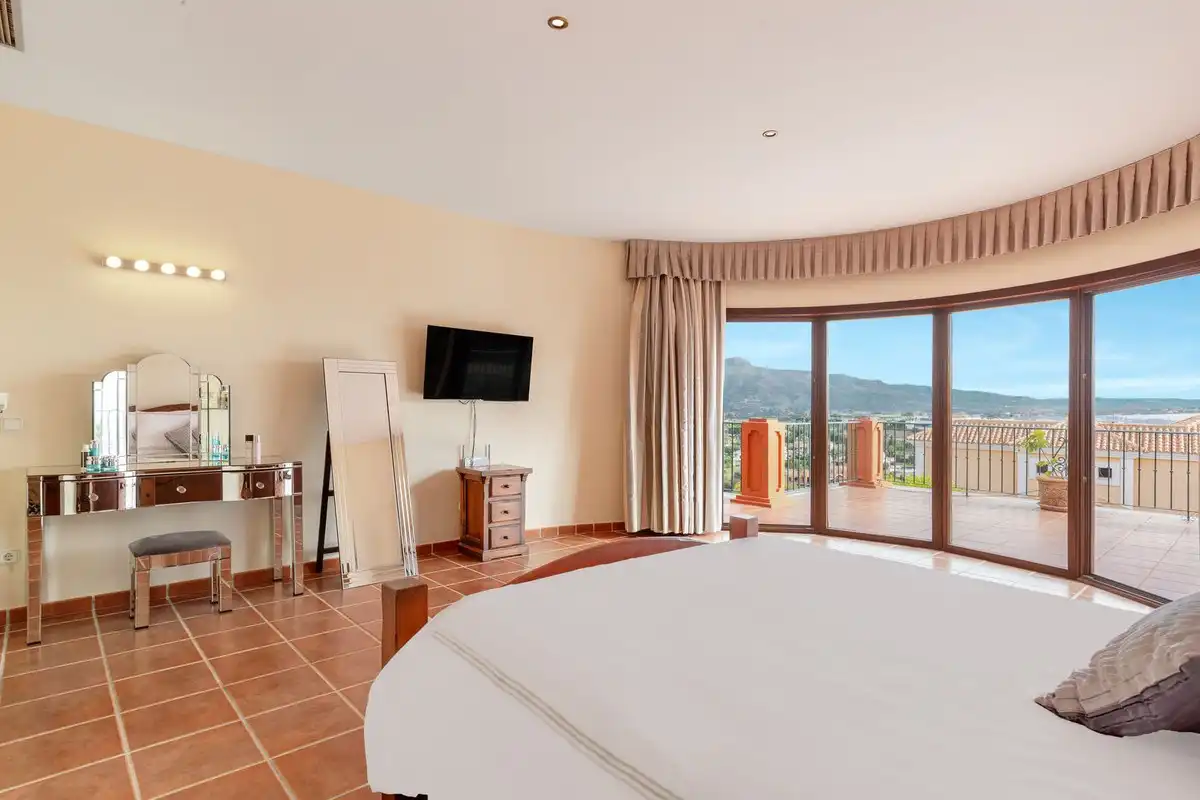 Chalet con piscina en venta en Calle Benahavis, imagen 17