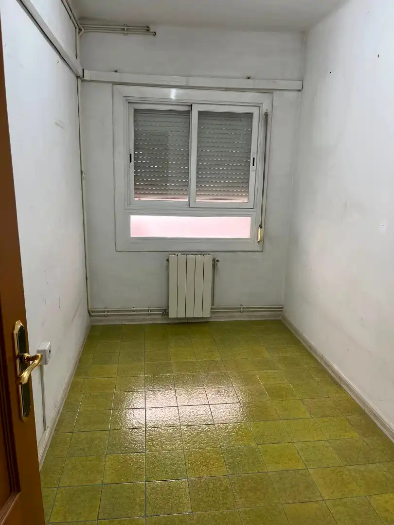 Bedroom of Flat for sale in Sabadell  with Air Conditioner, Heating and Oven
