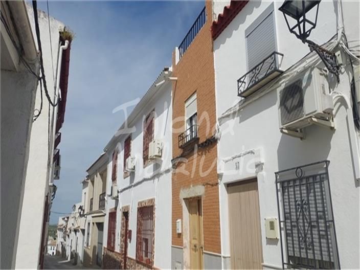 Vista exterior de Casa adosada en venda en Valenzuela amb Terrassa i Internet