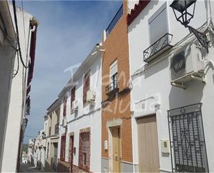 Vista exterior de Casa adosada en venda en Valenzuela amb Terrassa i Internet
