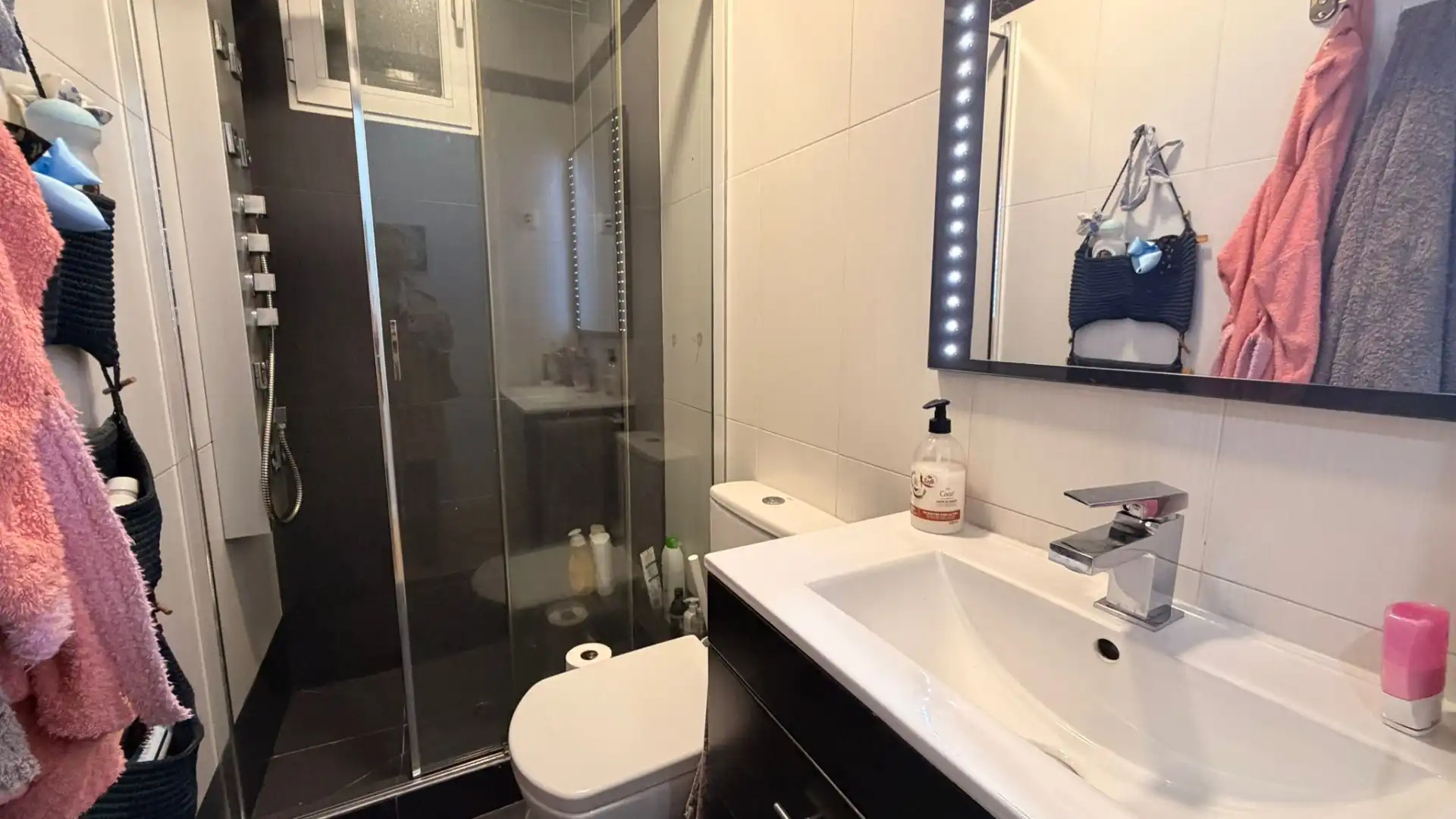 Badezimmer von Wohnung zum Verkauf in Madrid mit Klimaanlage, Heizung und Möbliert