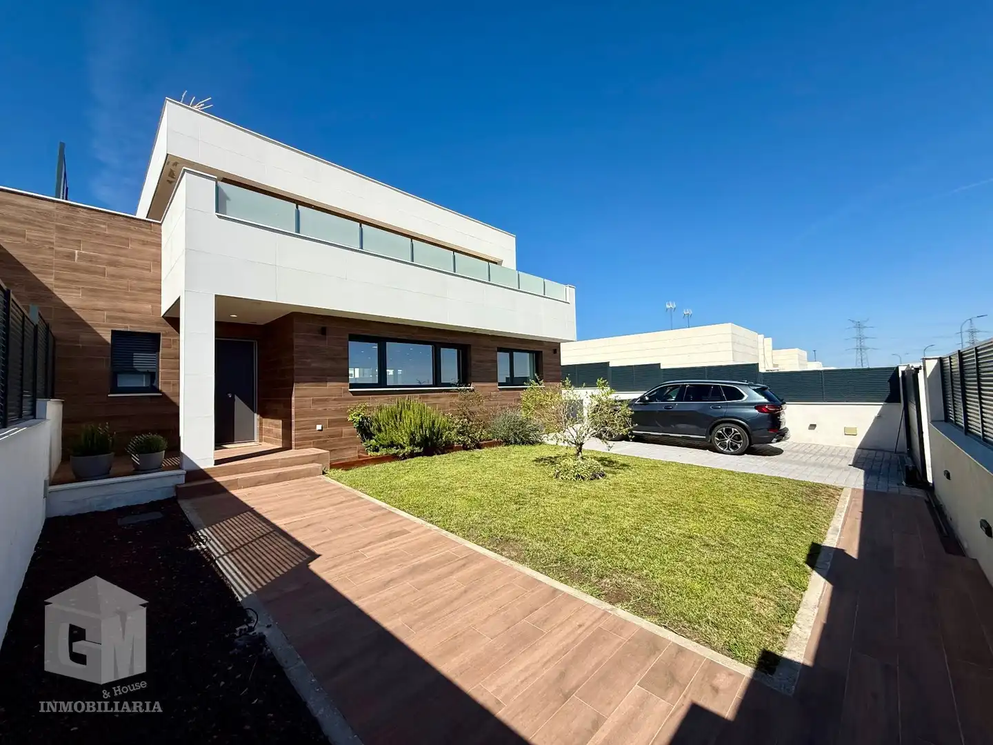 Vista exterior de Casa adosada en venda en Villaviciosa de Odón amb Calefacció, Jardí privat i Terrassa