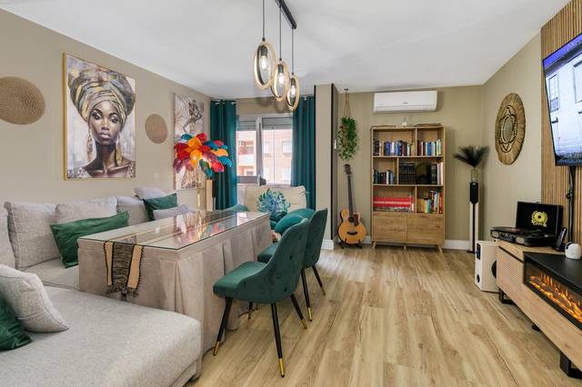 Piso en Venta en Calle MARIA TERESA DE LEON, 19 en Joaquina Eguaras