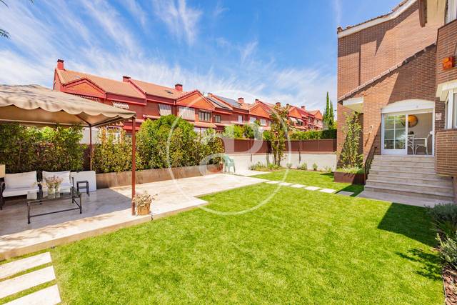 Casa adosada en Alquiler en C. Aristóteles en Monte Rozas