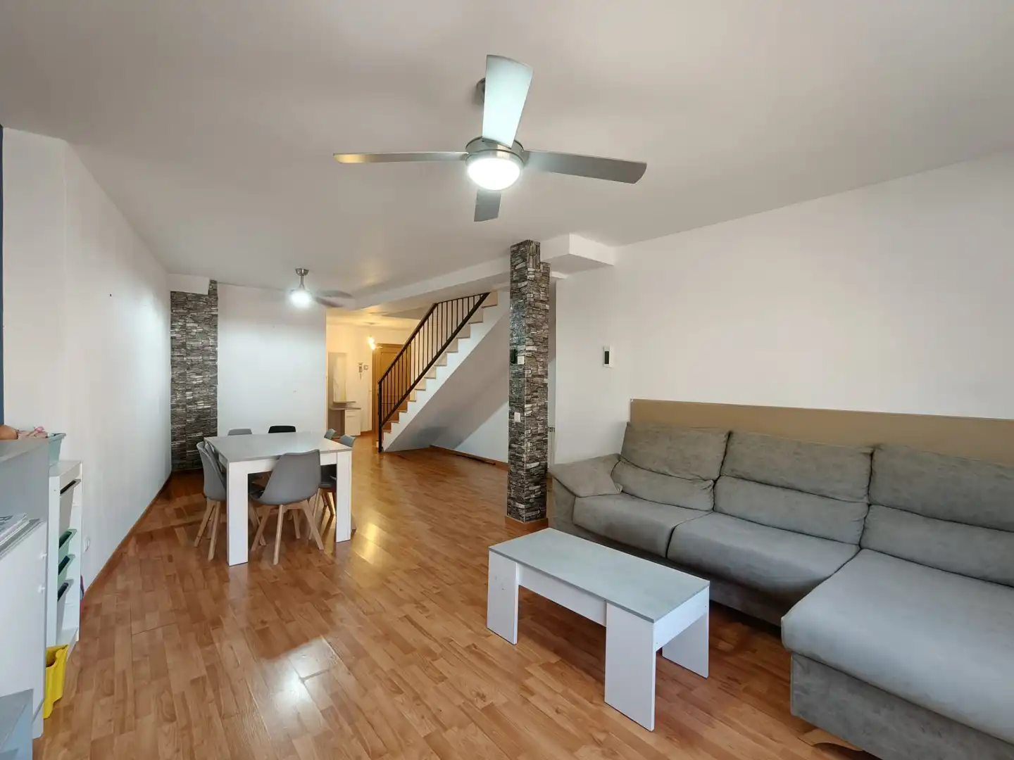 Sala d'estar de Dúplex en venda en Alameda de la Sagra amb Aire condicionat, Calefacció i Terrassa