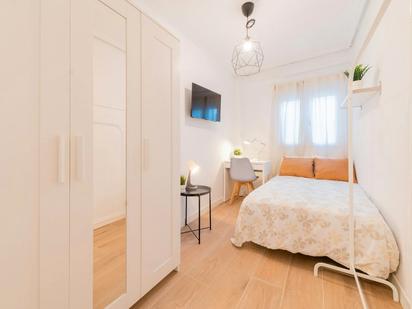 Bedroom of Flat to share in  Valencia Capital  with Furnished, Washing machine and Balcony