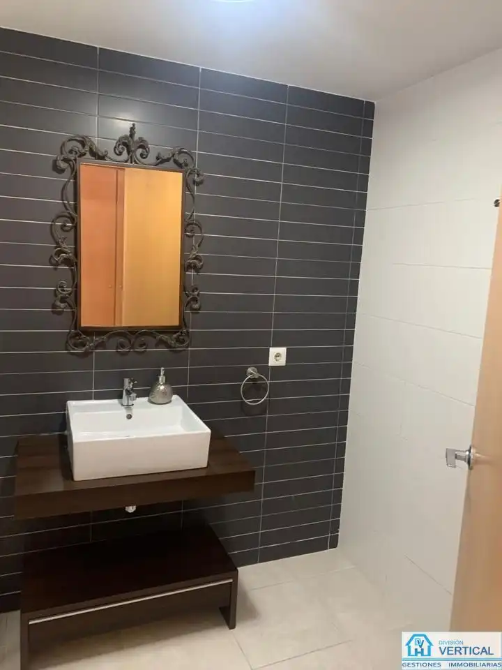 Baño de Piso en venta en Paterna con Aire acondicionado, Terraza y Trastero