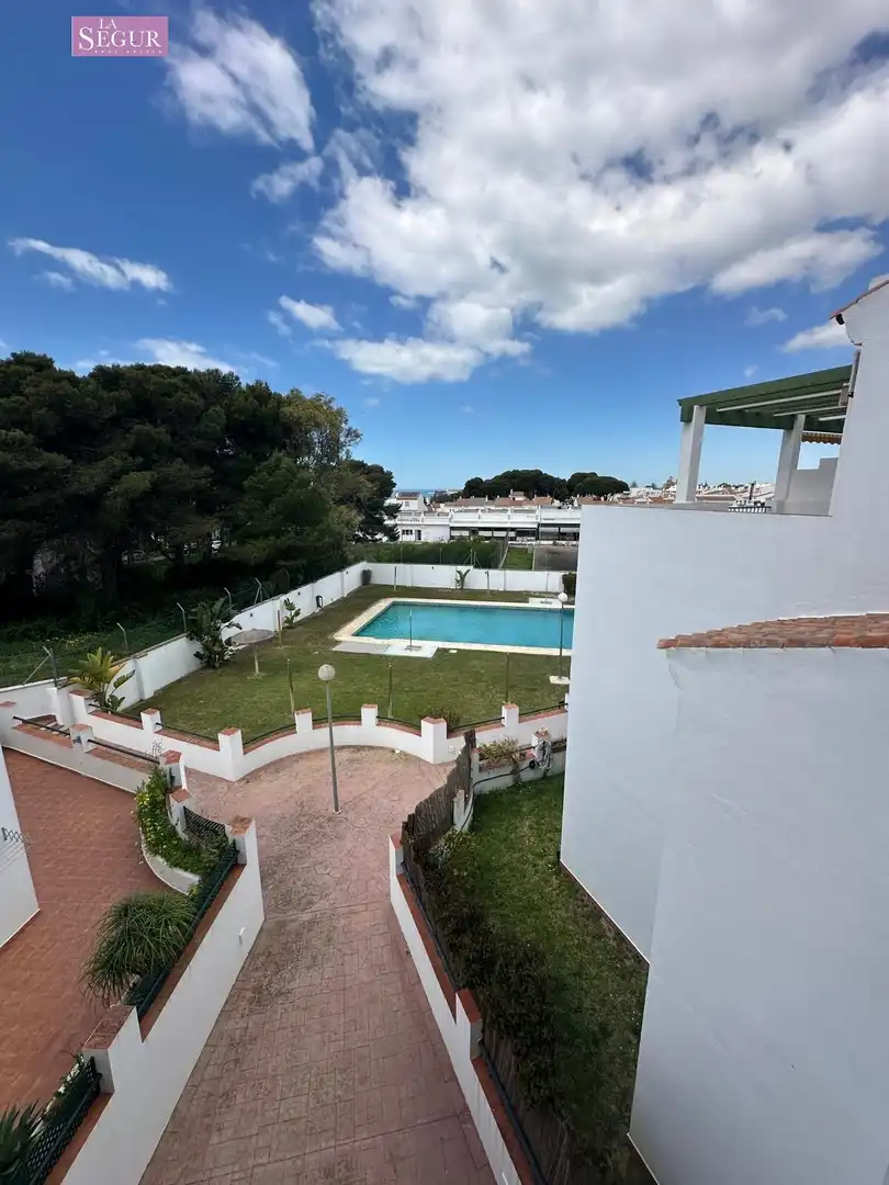Swimming pool of Flat for sale in Conil de la Frontera  with Terrace, Furnished and Community pool