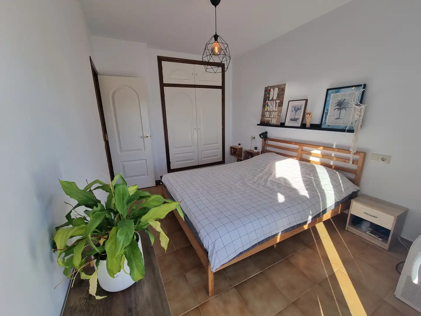 Schlafzimmer von Einfamilien-Reihenhaus zum Verkauf in Roses mit Klimaanlage, Heizung und Privatgarten