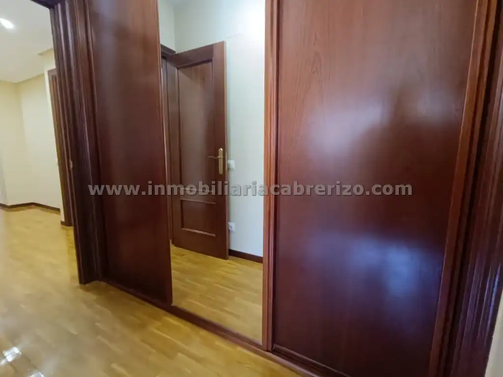 Habitación de Apartamento en venta en Lardero con Calefacción, Parquet y Terraza