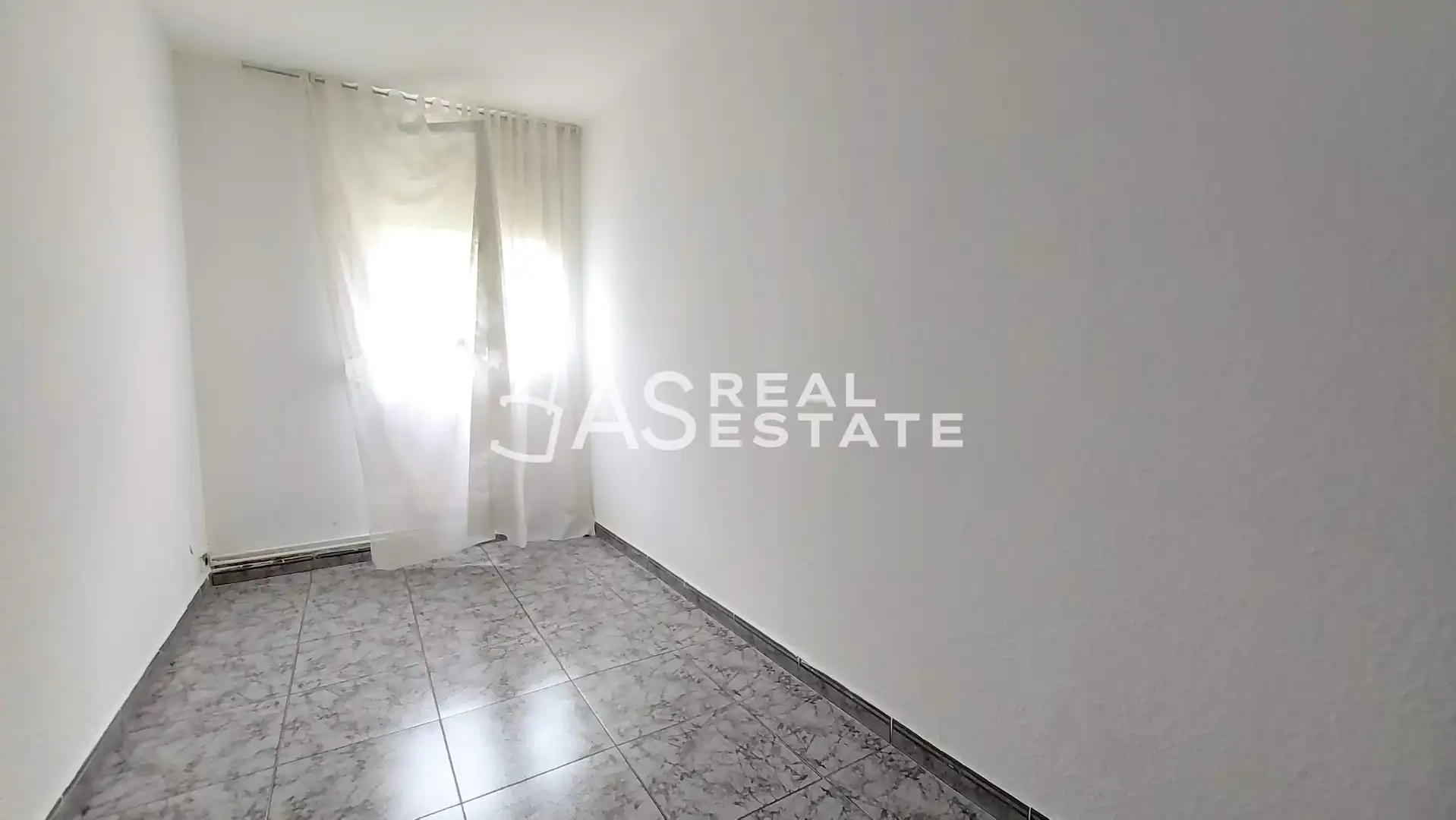 Habitación de Piso en venta en Badia del Vallès con Amueblado