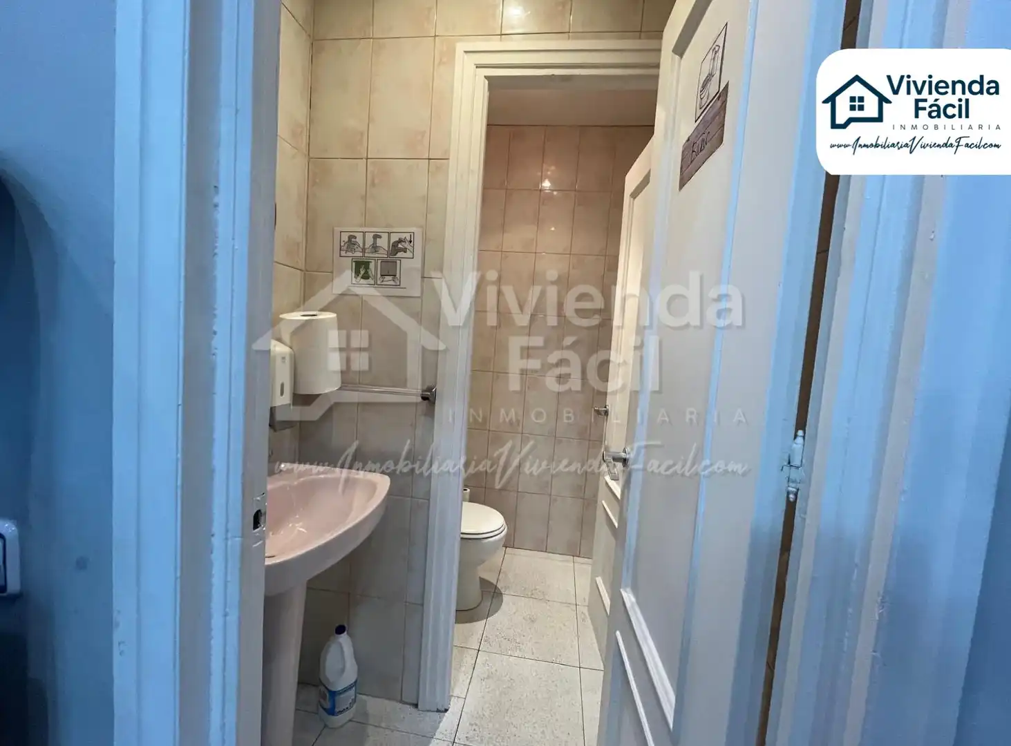 Baño de Local en venta en Madrid con Aire acondicionado, Amueblado y Internet