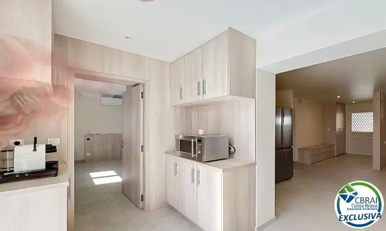 Cuina de Casa o xalet en venda en Empuriabrava amb Aire condicionat, Calefacció i Jardí privat