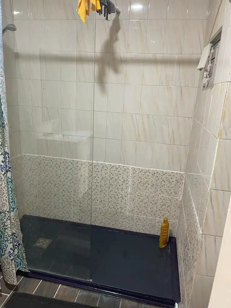 Baño de Piso en venta en Vigo  con Calefacción y Amueblado