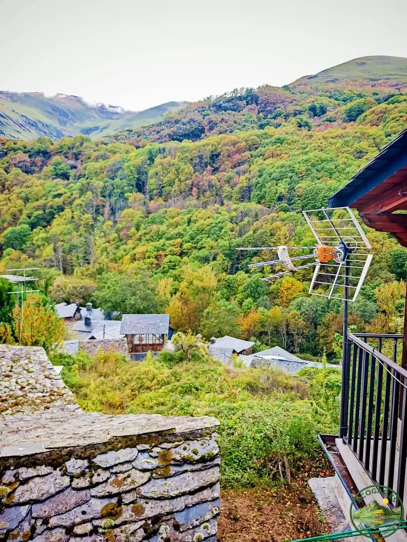 Exterior view of Houses for sale in Ponferrada  with Heating, Parquet flooring and Terrace