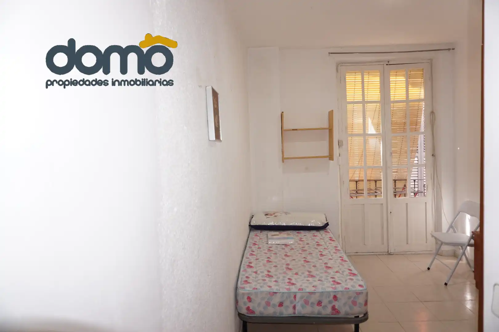 Schlafzimmer von Wohnung zur Miete in Granada mit Möbliert und Balkon