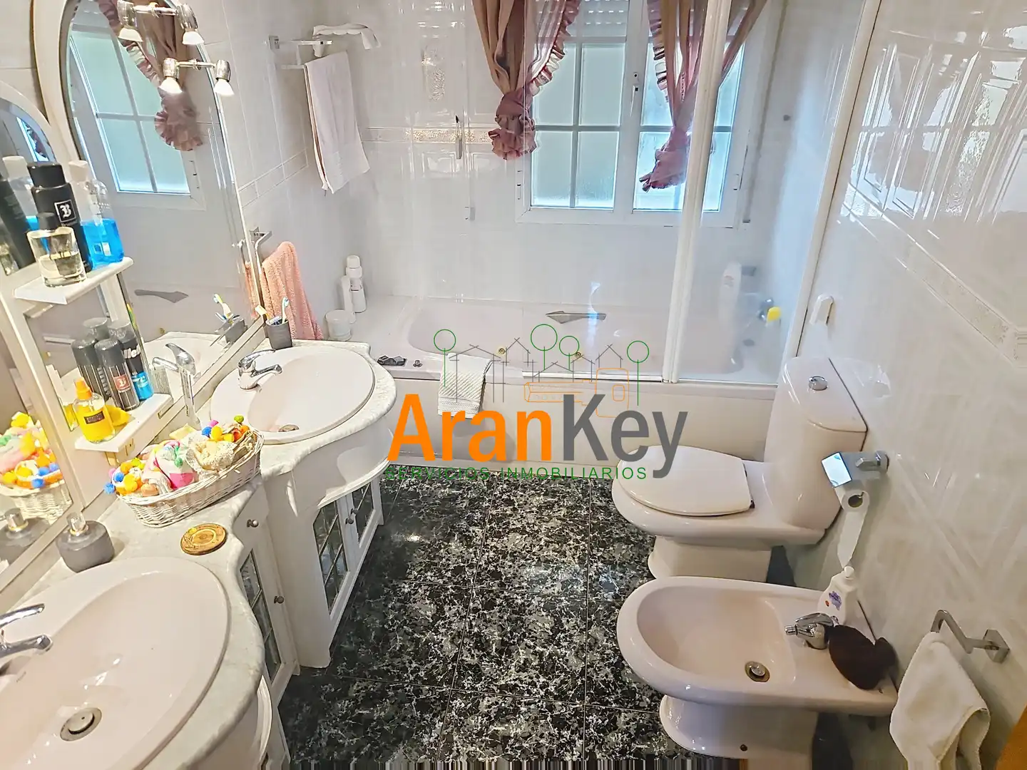Bathroom of Houses for sale in Aranjuez  with Air Conditioner, Private garden and Terrace