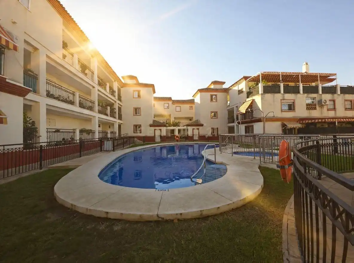 Apartment with pool to rent in Calle Tenerife, El Peñón, Spain 1