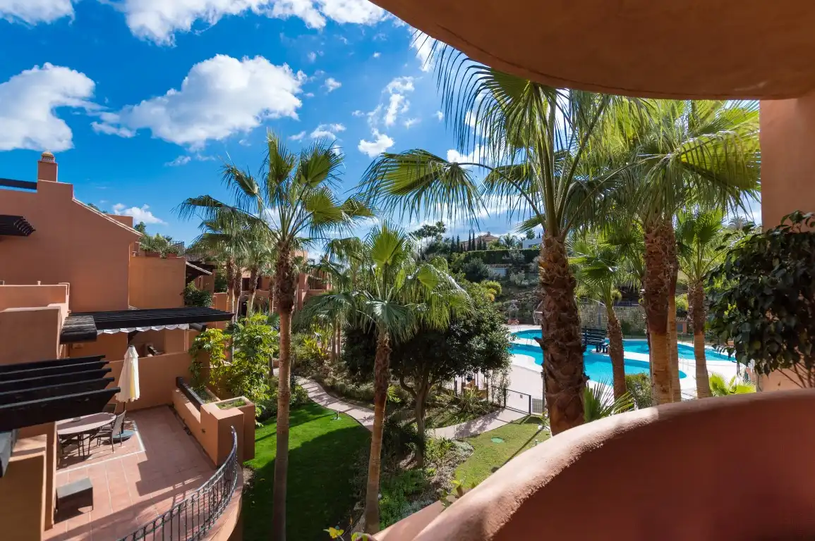 Apartament amb piscina en venda a Nueva Andalucía, imagen 3