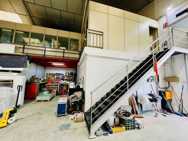 Nave industrial en Venta en La Poveda