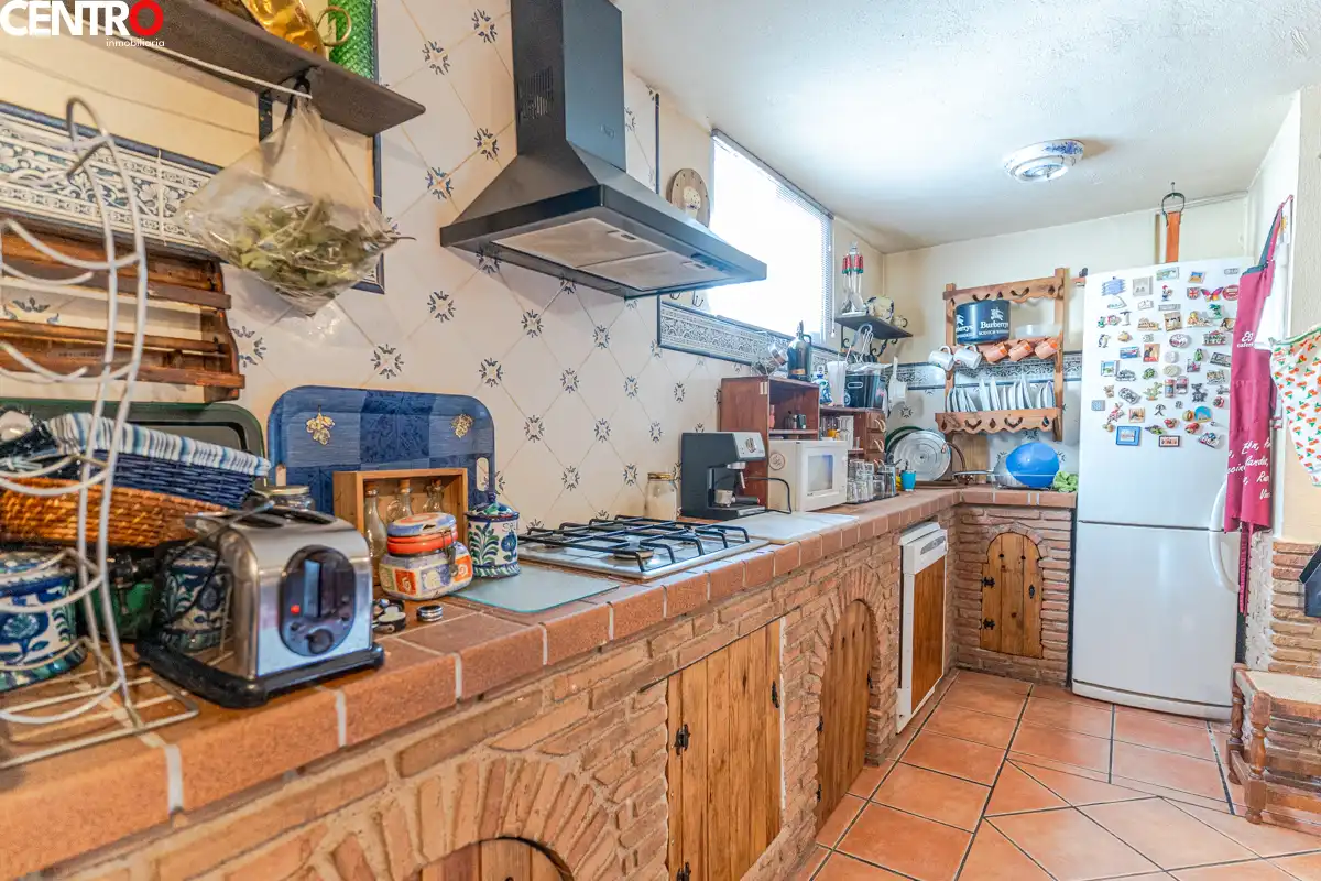 Cocina de Casa o chalet en venta en La Zubia con Aire acondicionado, Calefacción y Jardín privado