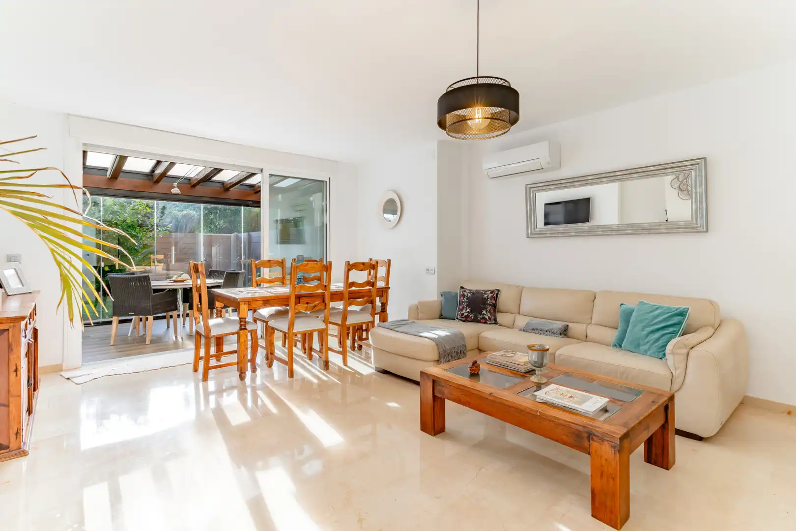 Living room of Detached homes for sale in Benalmádena  with Air Conditioner, Private garden and Terrace