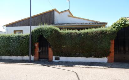 Exterior view of House or chalet for sale in Casarrubios del Monte  with Terrace and Swimming Pool