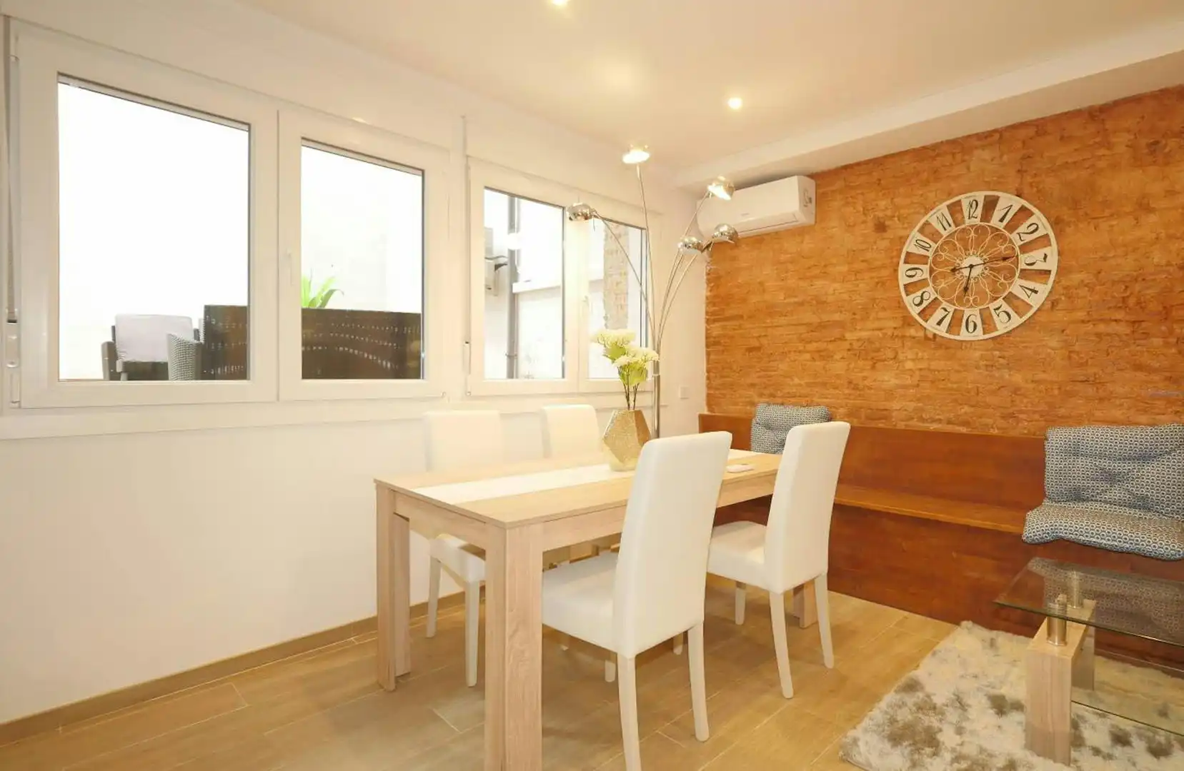 Comedor de Piso de alquiler en Barcelona con Aire acondicionado, Calefacción y Amueblado